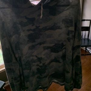 Camo cropped hoodie